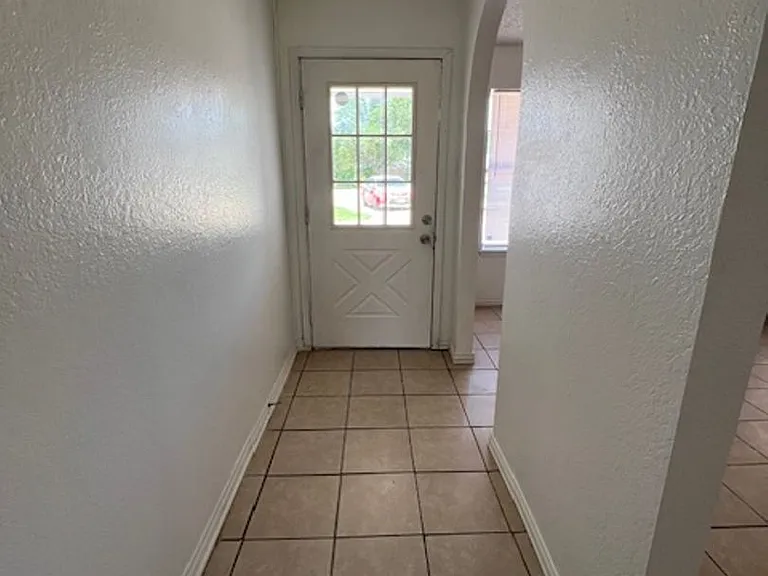 4826 Stonecrest Ct — Photo 3