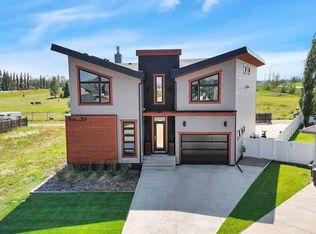 31 W Leaside Cres, Sylvan Lake, AB T4S0A3