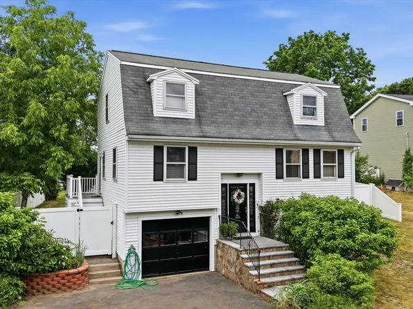 2 Dobbins Dr, Woburn, MA 01801