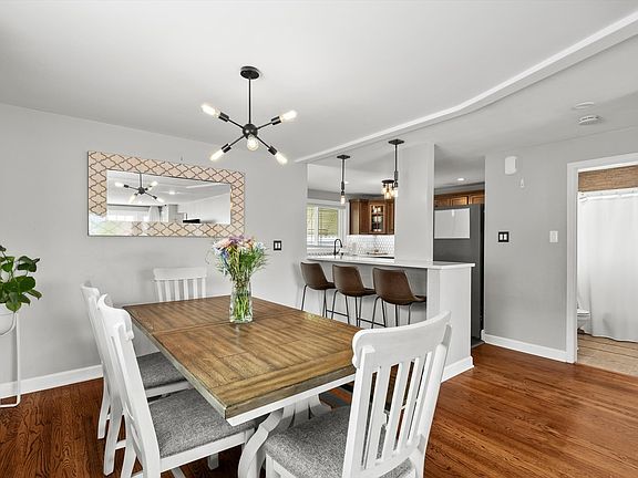 5th image of 11026 S Avenue H