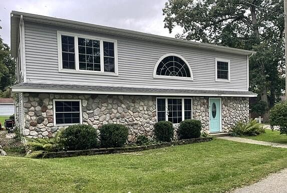 1st image of 2341 Cedar Dr