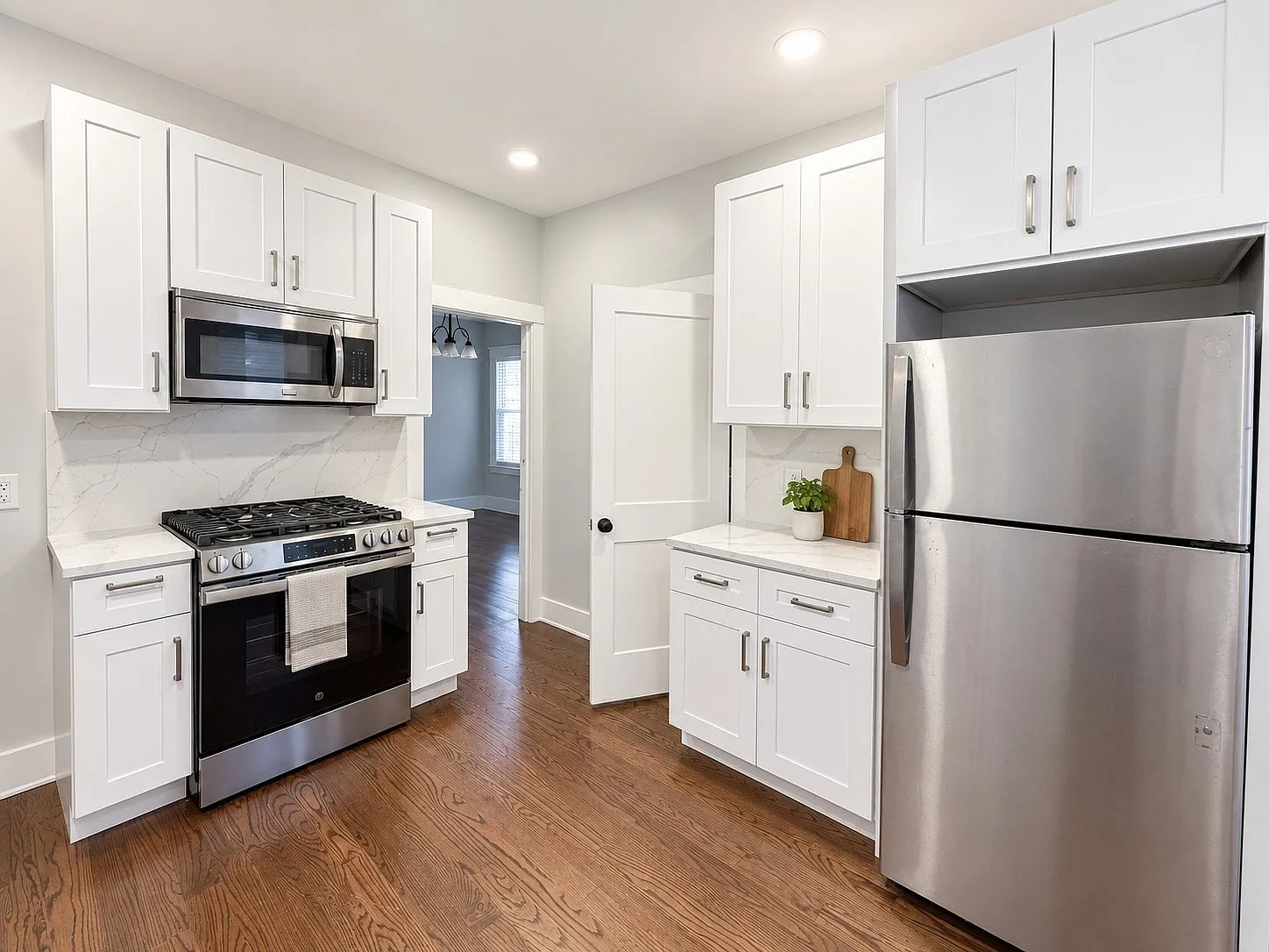 3 bed, 1223 sqft, $3,400 — Photo 3