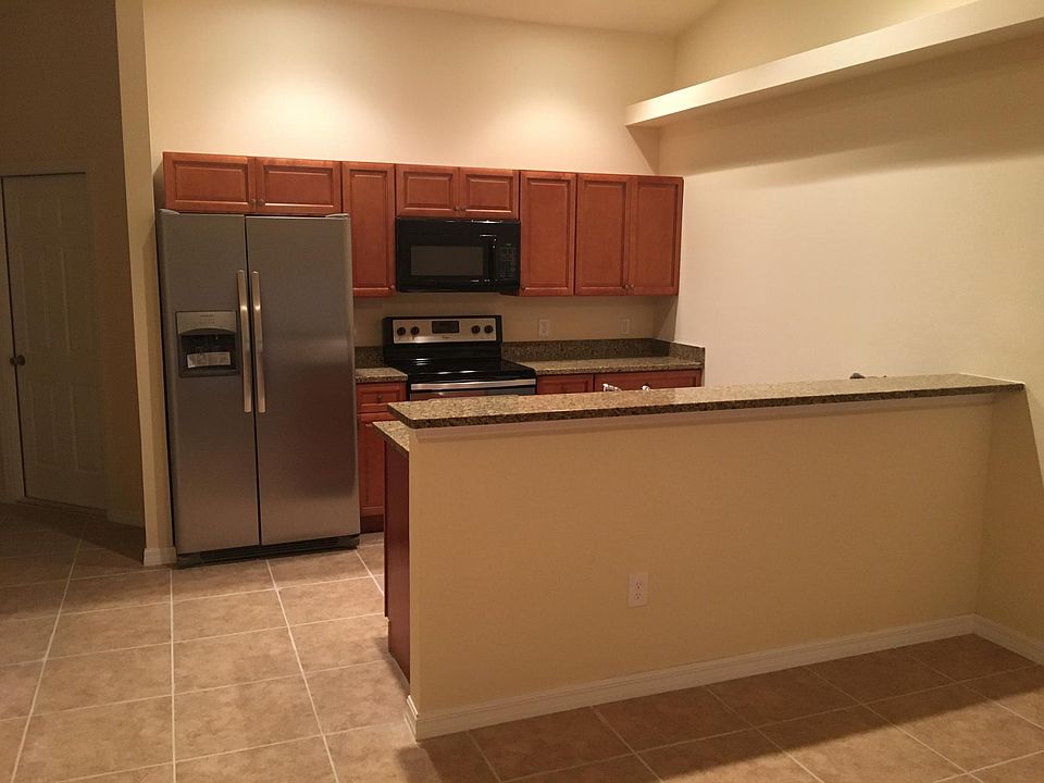 1st image of 910 SE 8th St #912