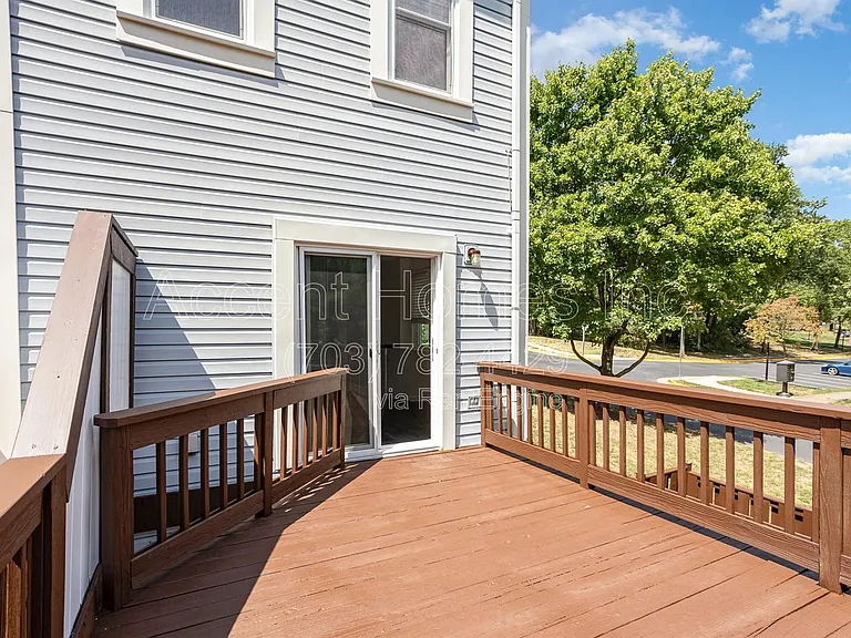 7301 Castleberg Ct — Photo 30