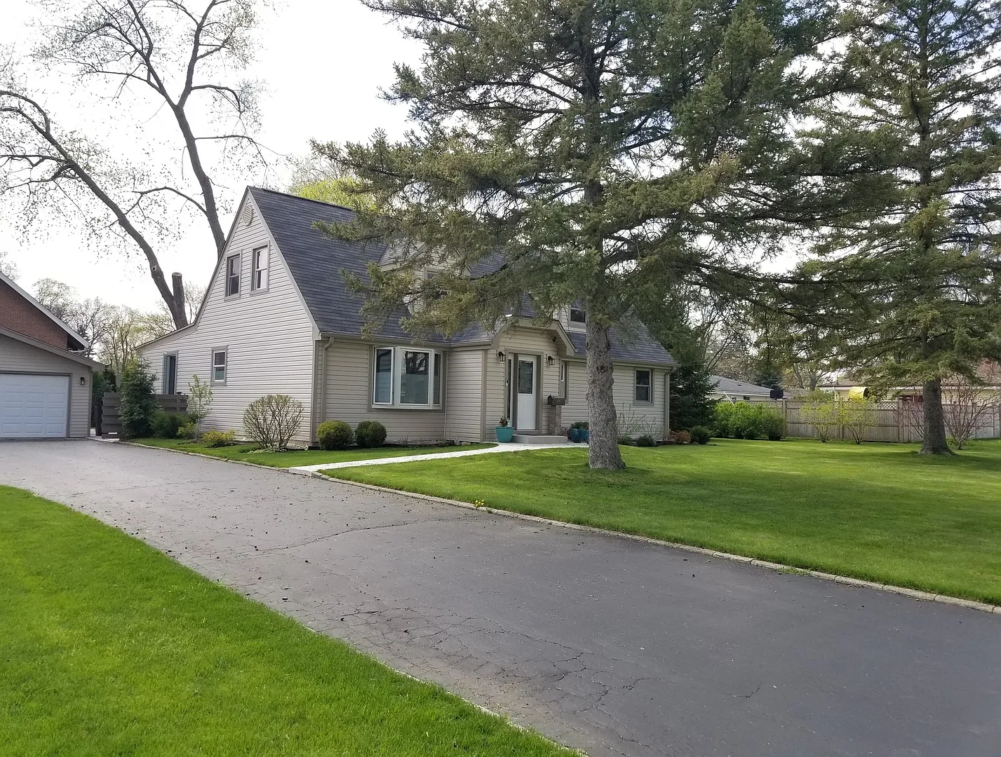 3325 Bellwood Ln photo 1