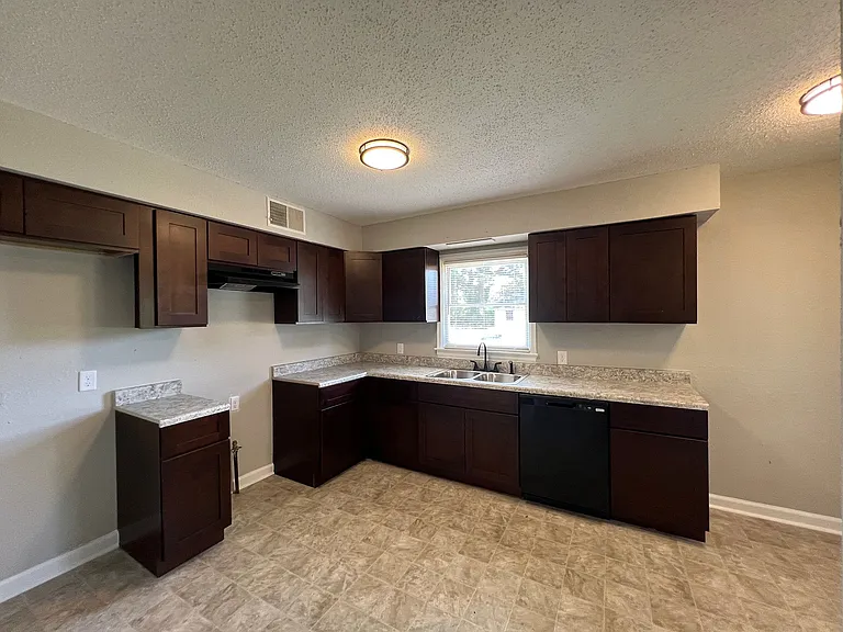 413 Clarice Dr — Photo 3