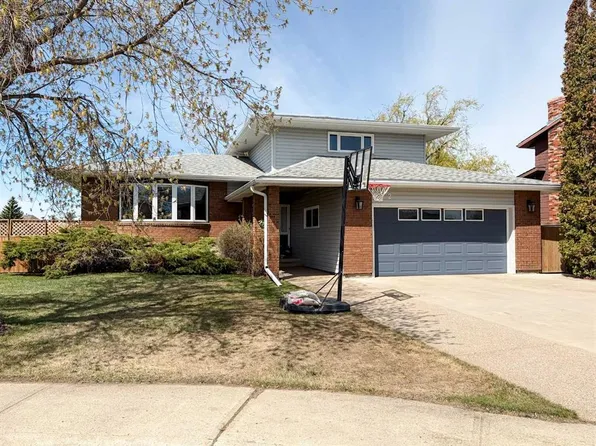 2 E 55 Street Close, Stettler, AB T4K 1J3