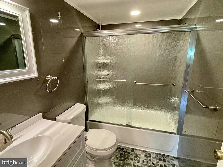 506 Meadowview Ln #506 — Photo 8