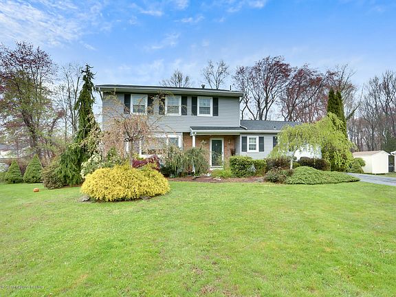 2nd image of 18 Saratoga Dr