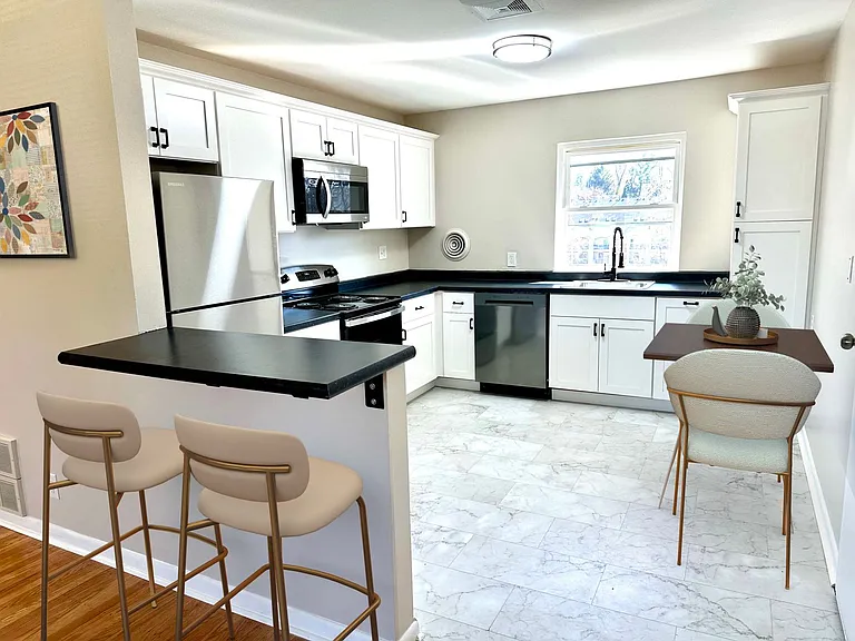 2722 Riedling Dr — Photo 2