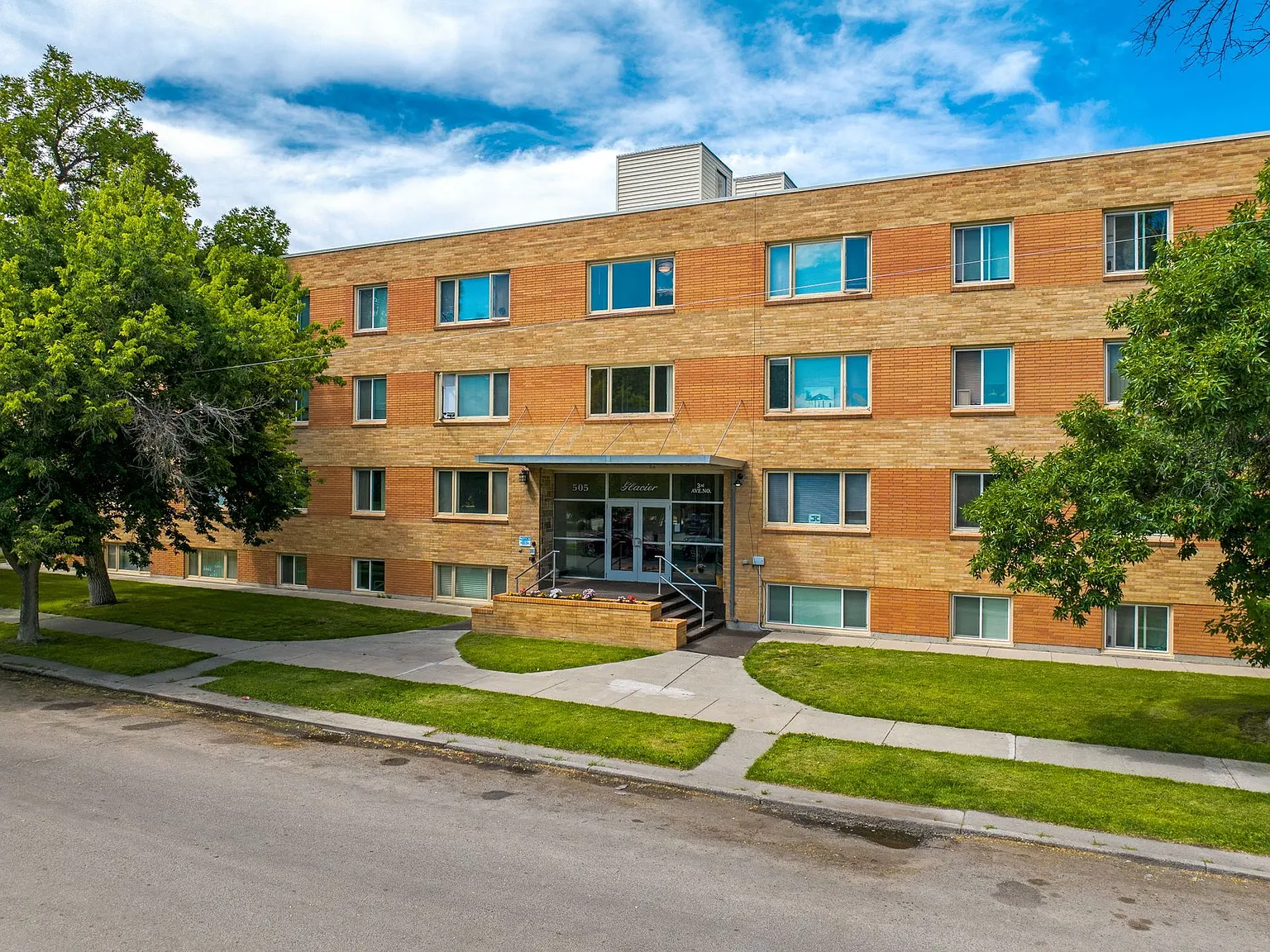 Glacier Apartments — Photo 1