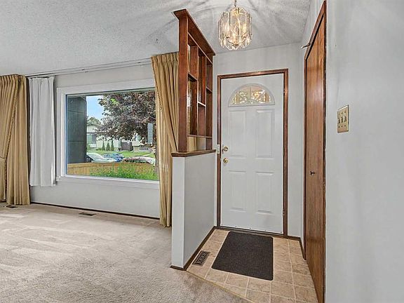 3rd image of 163 S Lake Sylvan Close SE
