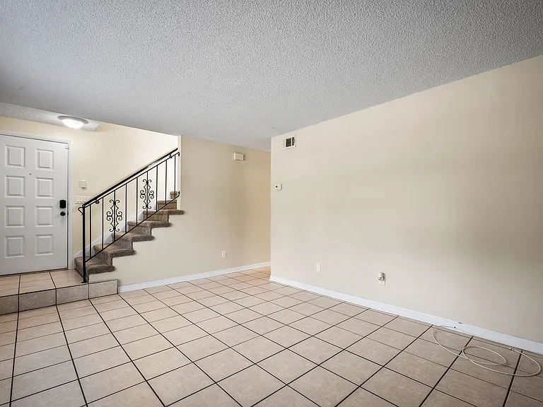 1016 Assisi Ln — Photo 24