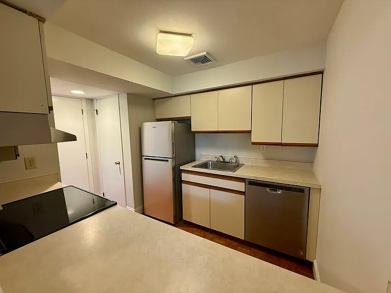 105 Tremont Ave #C — Photo 8