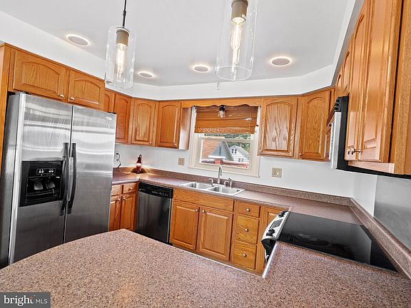 5th image of 407 Ridgewood Ave