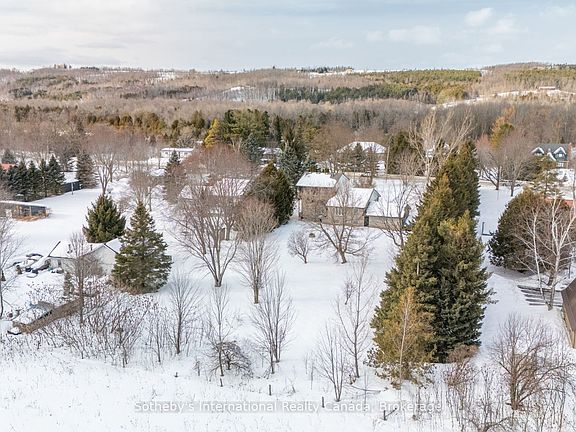 5th image of 79 Caroline St W