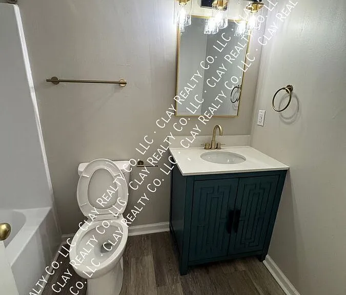 920L Highland Ave — Photo 5