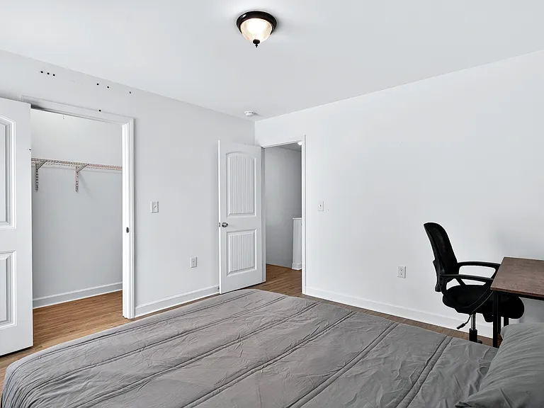 100 Parkstone Dr — Photo 10