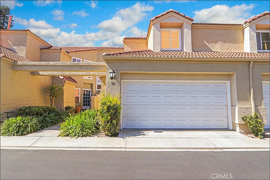 3 bed, 2.5 bath, 1609 sqft, $4,200 — Photo 1