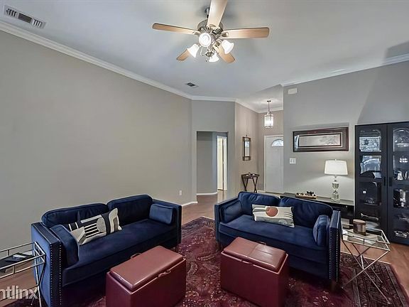 4th image of 1303 Hidden Oaks Dr