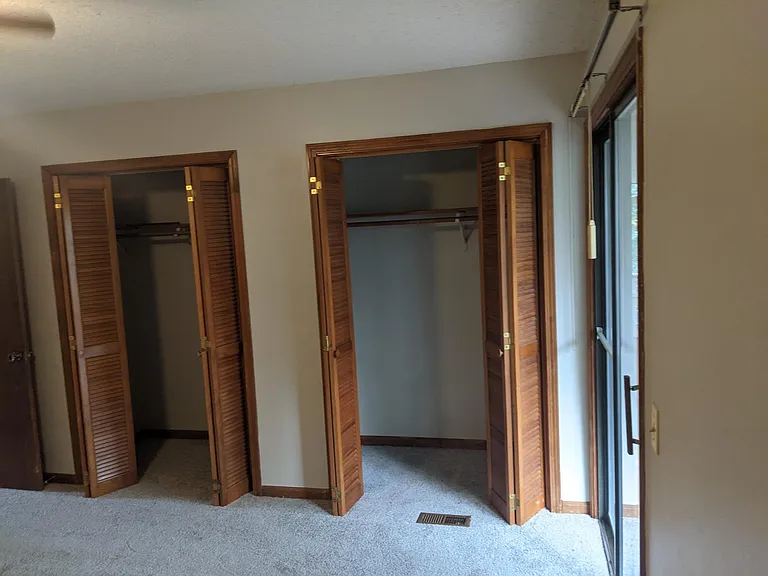 260 Edith Way — Photo 3