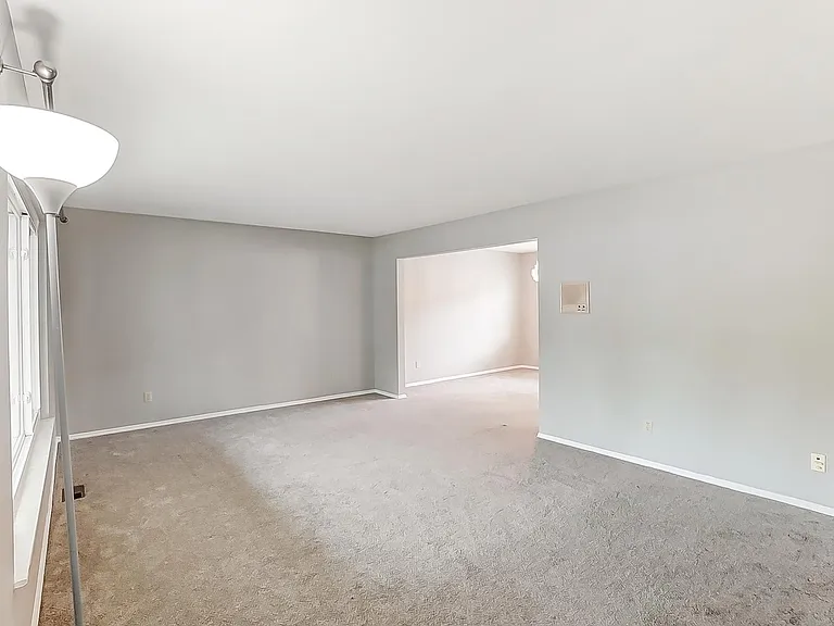 415 Rustic Ct — Photo 9