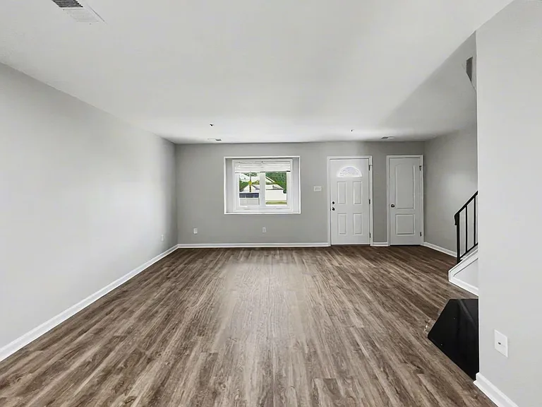514-536 Crooked Ln — Photo 16