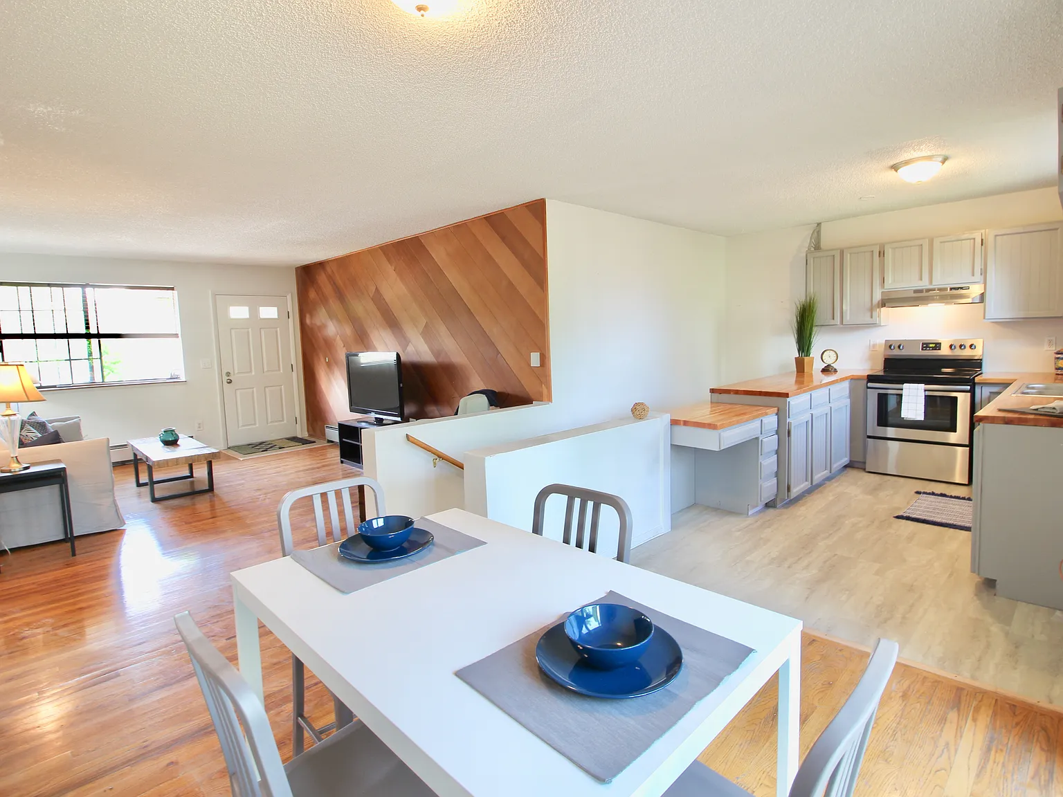 4 bed, 1760 sqft, $2,900 — Photo 1