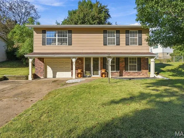 2391 Wesglen Estates Dr, Maryland Heights, MO 63043