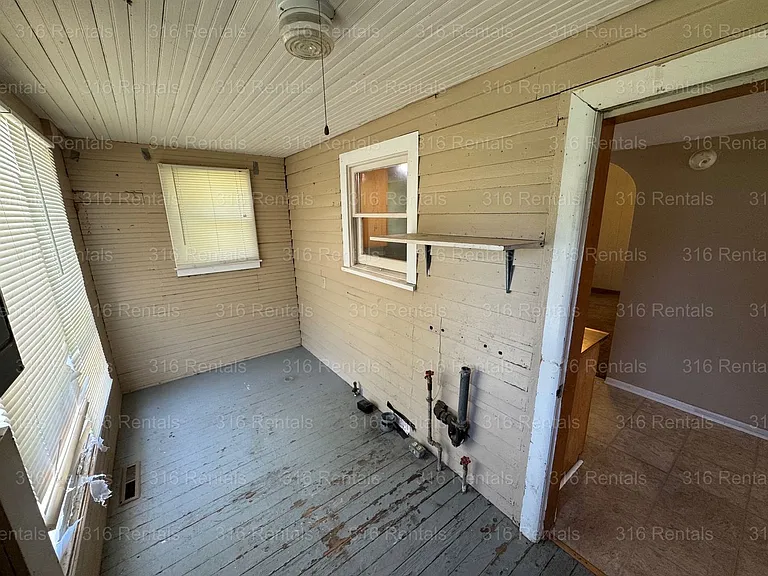 227 SW 4th St — Photo 6