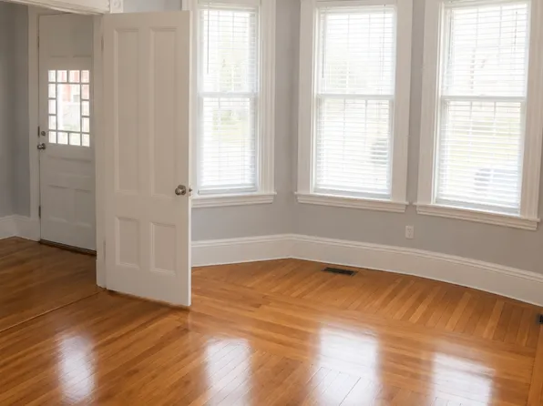 792 Washington St #1, Whitman, MA 02382