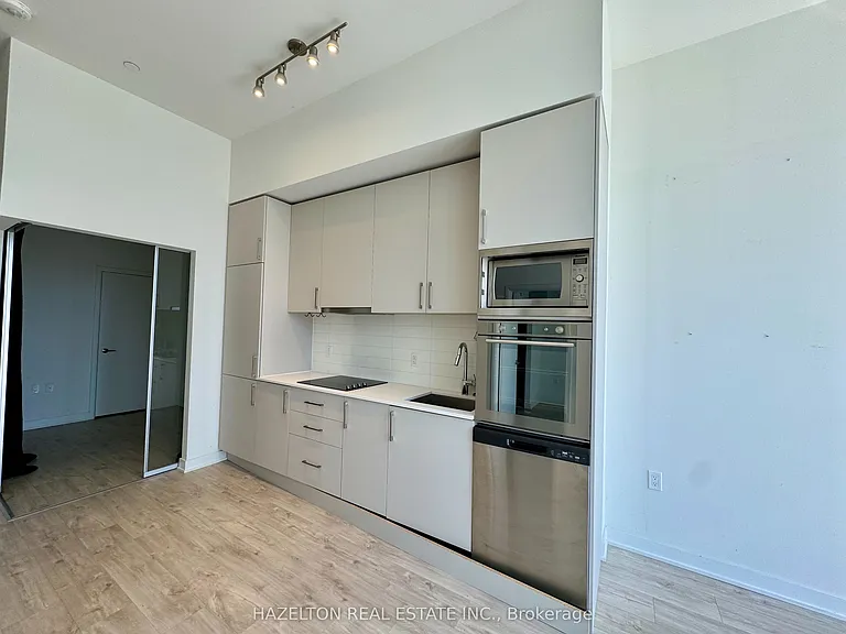 576 Front St W #201-E — Photo 5