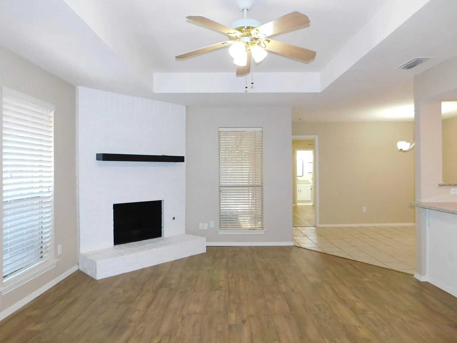 3 bed, 1287 sqft, $1,950 — Photo 3