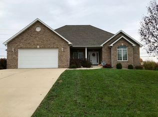 1611 Shadow Rdg, Columbia, IL 62236