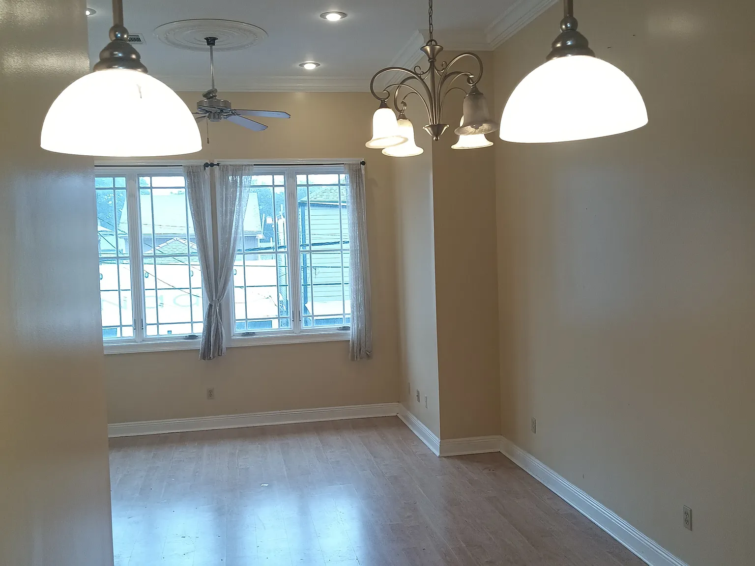 2 bed, 1000 sqft, $1,600 — Photo 3