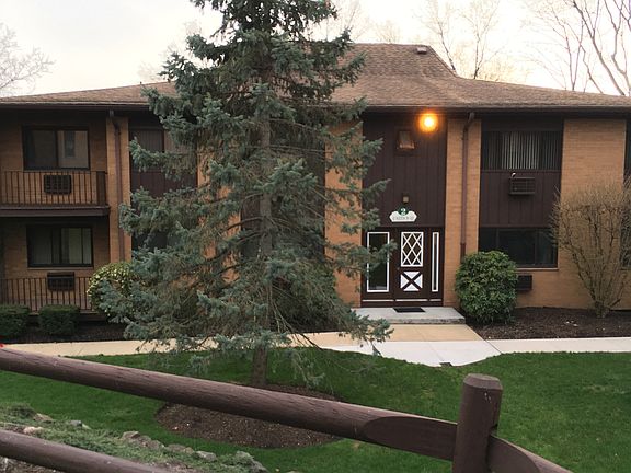 4th image of 2 W Lawrence Park Dr Unit 10