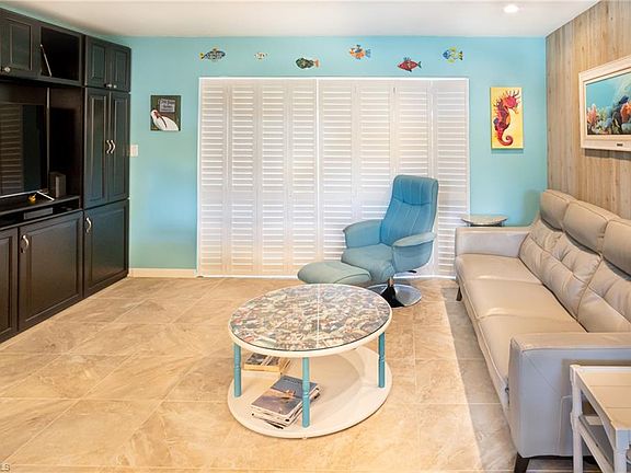 4th image of 312 Periwinkle Way Unit 6