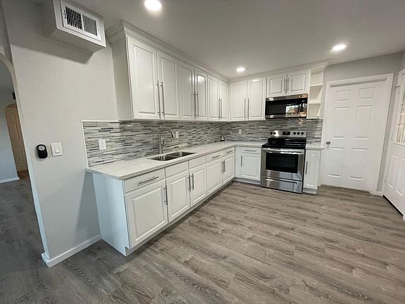 5th image of 2939 W Townley Ave