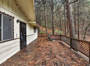 23933 Lakeview Dr, Crestline, CA 92325