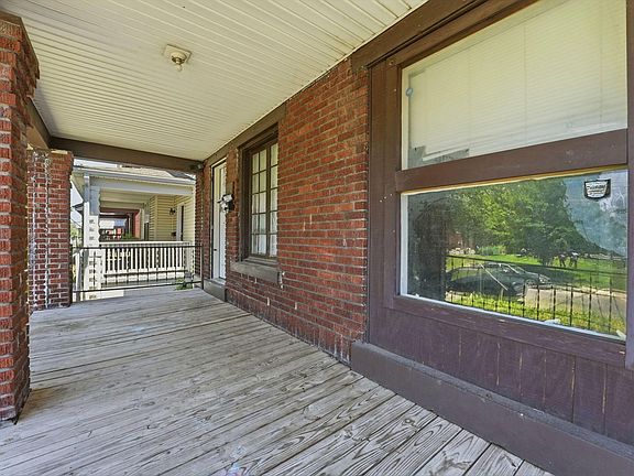 4th image of 996 Wilson Ave