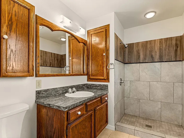 3605 NE 49th St — Photo 22