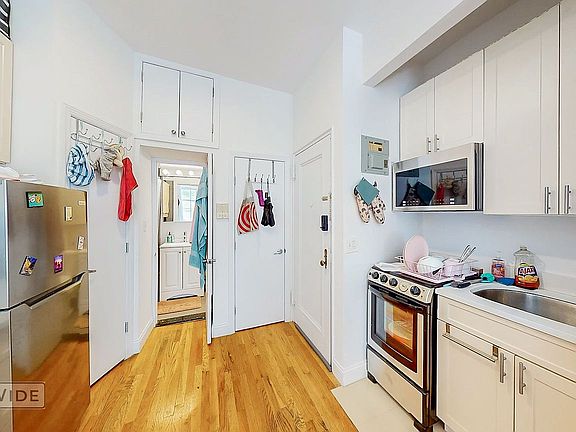 3rd image of 188 E 93rd St APT 1B