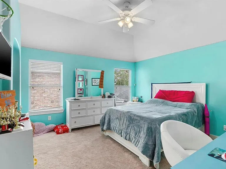 2211 Mad River Ln — Photo 30