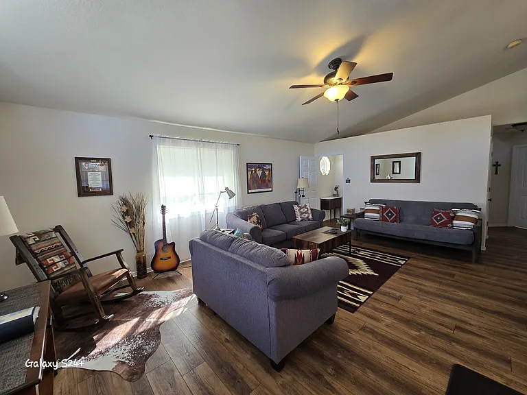 81 Loafers Ln — Photo 2