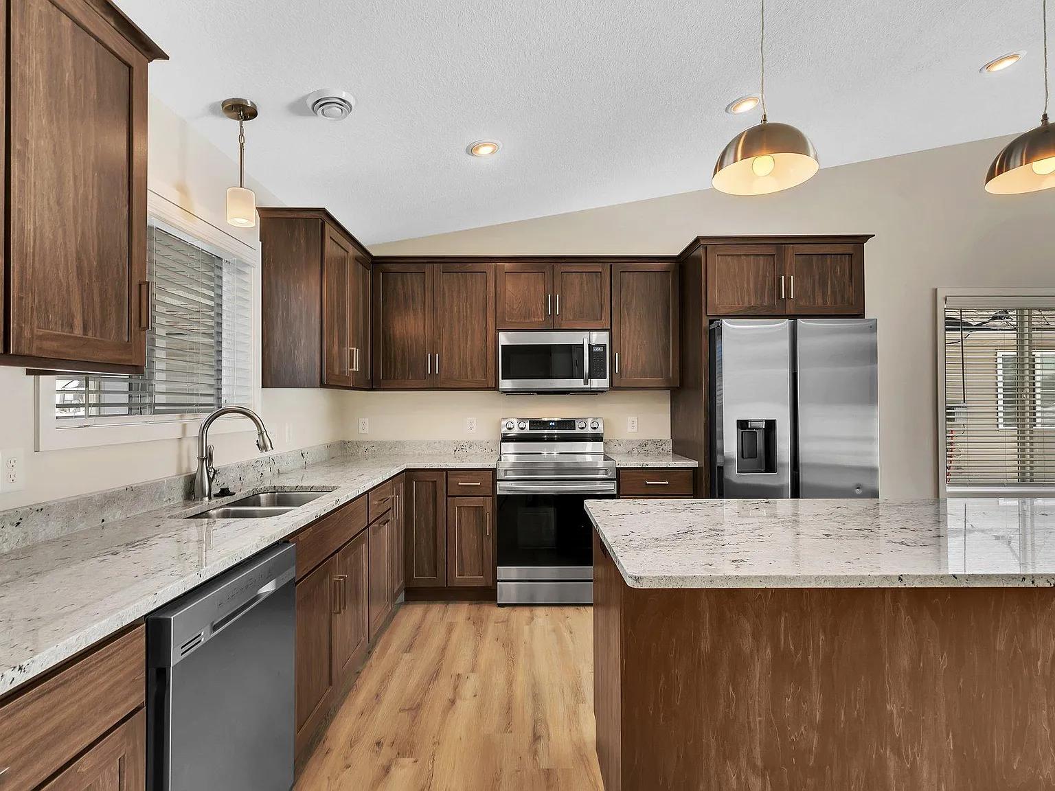 2 bed, 1368 sqft, $2,295 — Photo 3