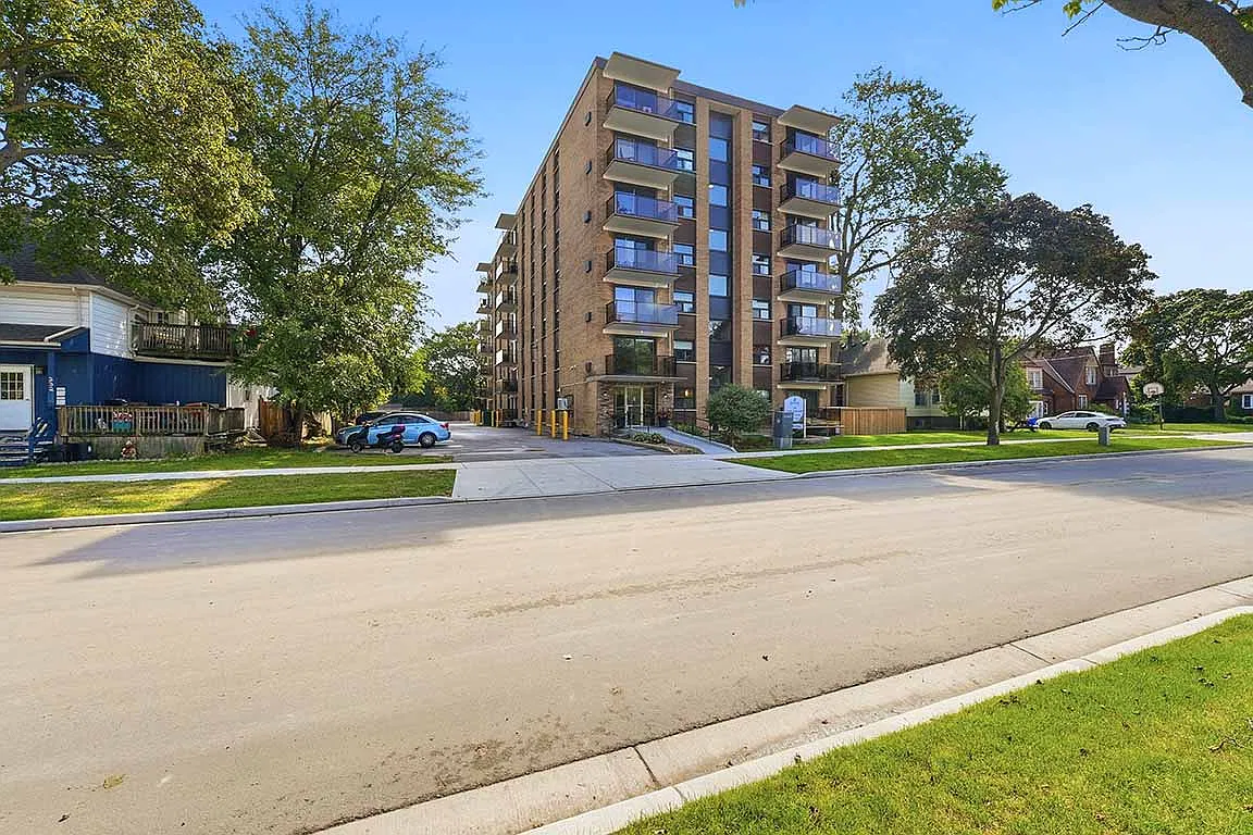 Embassy Tower Apartments — Photo 2