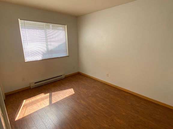 2nd image of 223 W Myrtle St #A