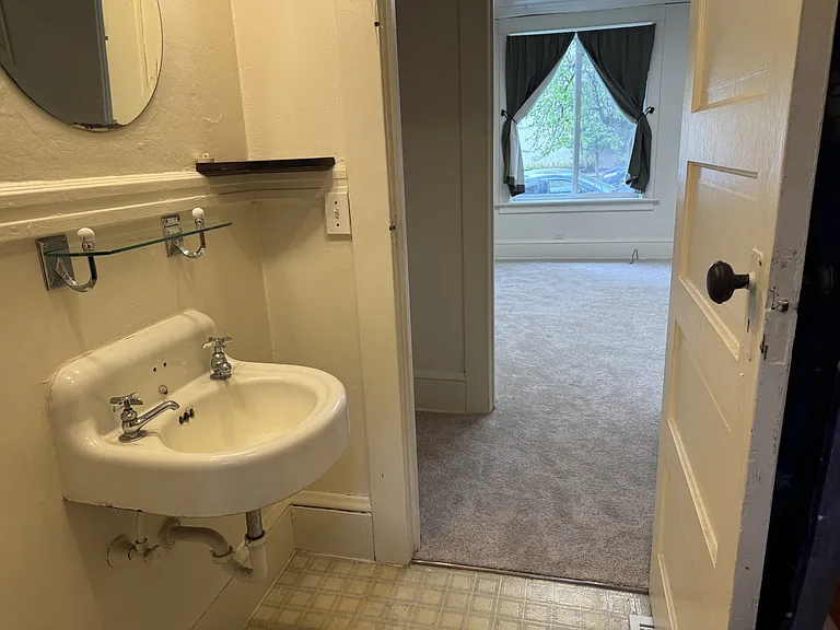 6646 SW Capitol Hwy #1 — Photo 16