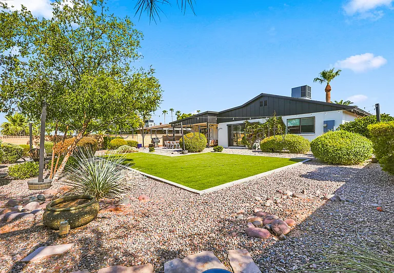 2162 E Concorda Dr — Photo 44
