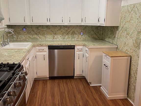 5th image of 209 Pequot Ave #1